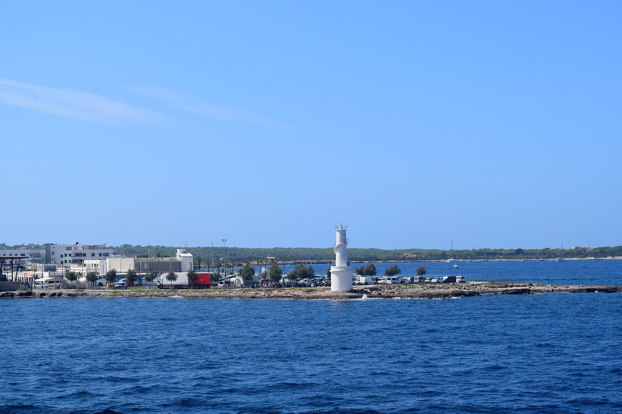 Formentera: l'isola perfetta da vivere con gli amici tra mare, buon cibo e divertimento