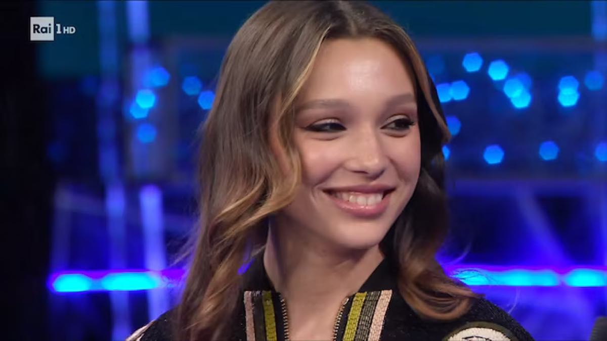 Chi è Sarah Toscano età altezza, peso e stilista abito Sanremo 25